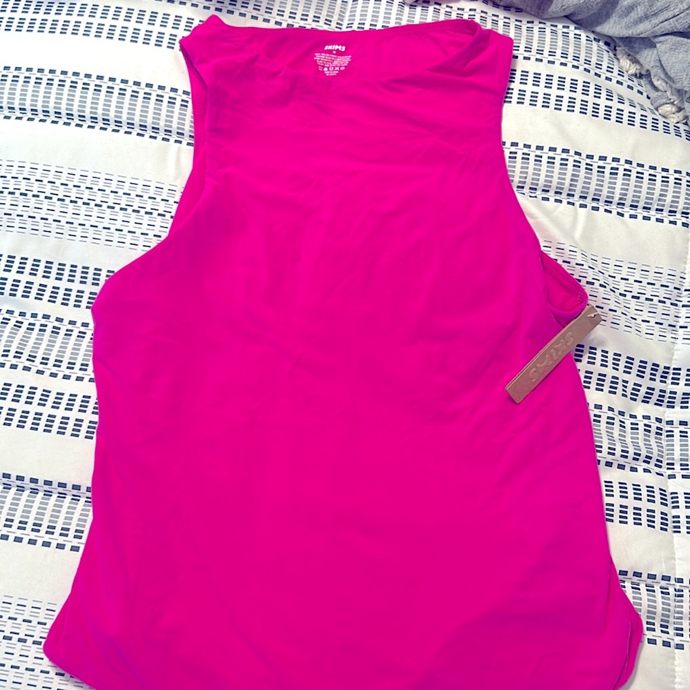 Skims bodysuit in fuchsia size 3x brand new with tags